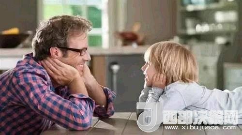 “你長大之后會變得非常忙，所以我希望你能在小時候停下來低頭聞聞花香，然后把花瓣和葉子放進你的小竹筐，在我們的客廳和院子里瘋跑。”