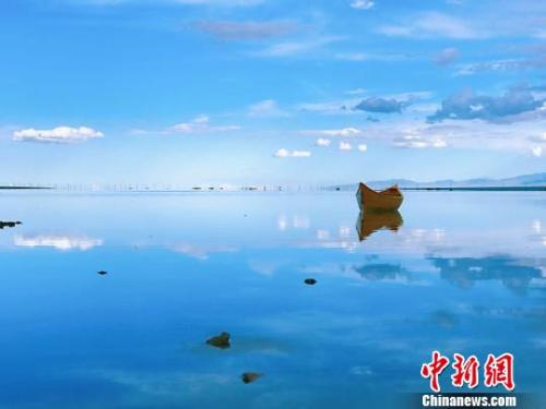  資料圖：“天空之鏡”茶卡鹽湖?！埨ぁz