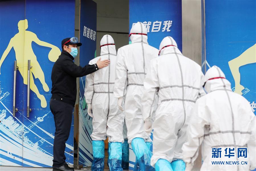 （習(xí)近平致敬的戰(zhàn)“疫”英雄·公安干警篇·圖文互動(dòng)）（2）他們，抗疫一線鑄警魂