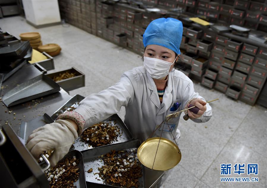 （聚焦疫情防控·圖文互動）（14）分秒必爭！一切為了治病救人——中國抗疫生命至上的生動實(shí)踐