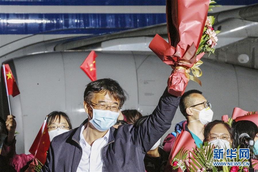 （聚焦疫情防控·圖文互動）（9）分秒必爭！一切為了治病救人——中國抗疫生命至上的生動實(shí)踐