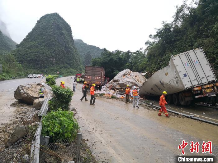 事故現(xiàn)場(chǎng)?！↑S鵬 攝