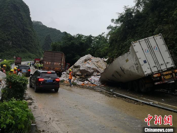 事故現(xiàn)場(chǎng)?！↑S鵬 攝