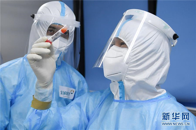 （新華全媒頭條·圖文互動(dòng)）（10）首都再戰(zhàn)“疫”，難忘40天——寫(xiě)在北京應(yīng)急響應(yīng)級(jí)別降級(jí)之際 