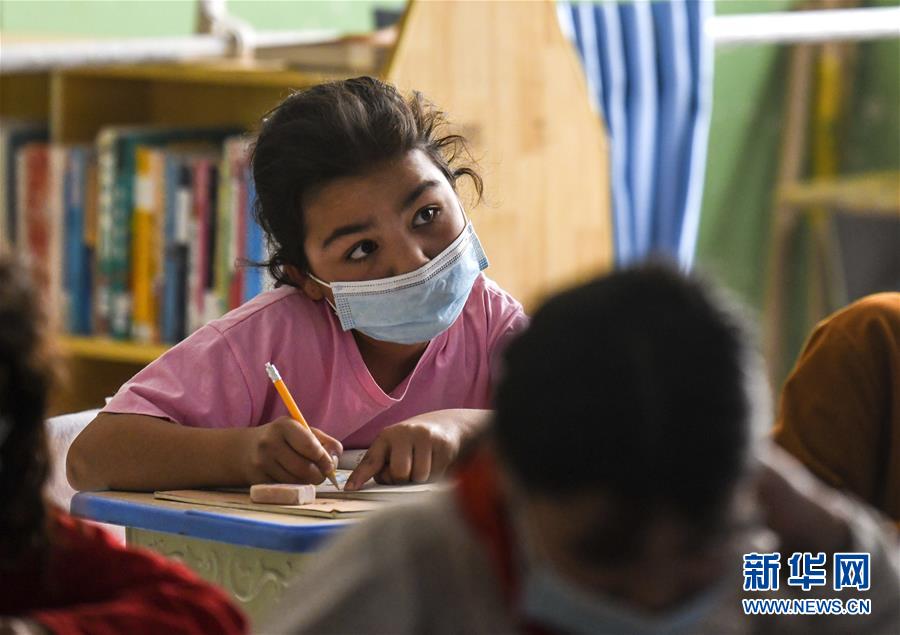 (新華全媒頭條·圖文互動)(13)旗引天山南北 譜寫發(fā)展新篇——以習(xí)近平同志為核心的黨中央關(guān)心新疆工作紀實