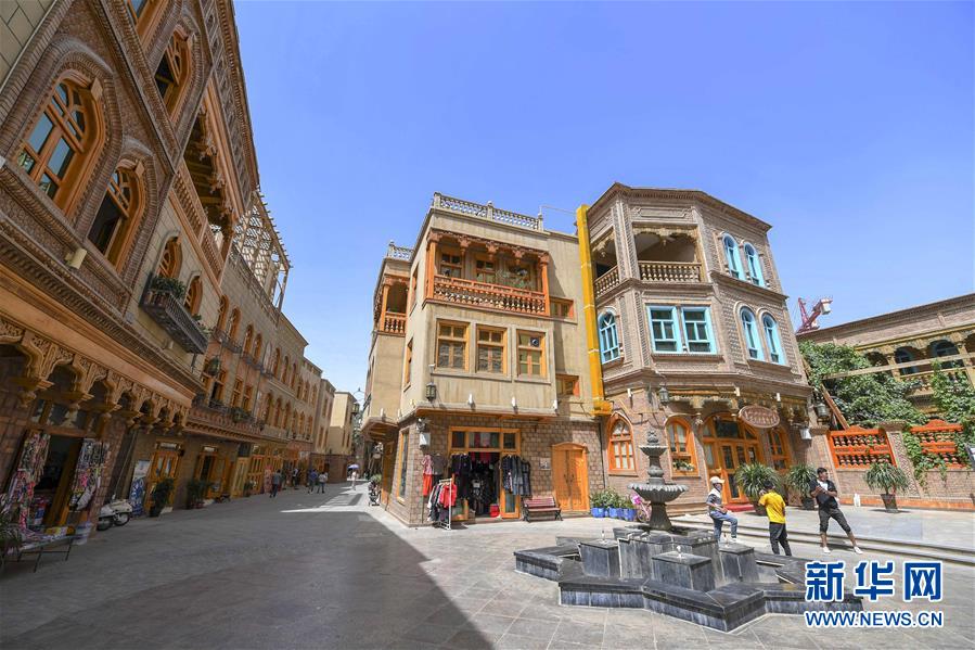 (新華全媒頭條·圖文互動)(10)旗引天山南北 譜寫發(fā)展新篇——以習(xí)近平同志為核心的黨中央關(guān)心新疆工作紀實