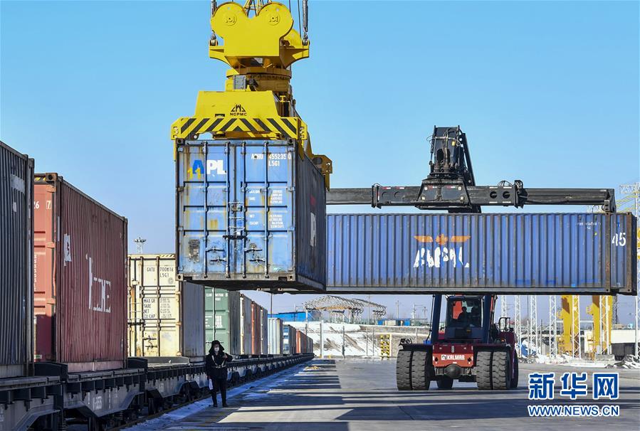 (新華全媒頭條·圖文互動)(14)旗引天山南北 譜寫發(fā)展新篇——以習(xí)近平同志為核心的黨中央關(guān)心新疆工作紀實