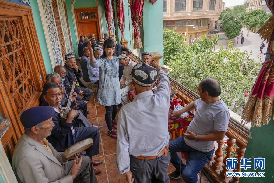 (新華全媒頭條·圖文互動)(2)旗引天山南北 譜寫發(fā)展新篇——以習(xí)近平同志為核心的黨中央關(guān)心新疆工作紀實