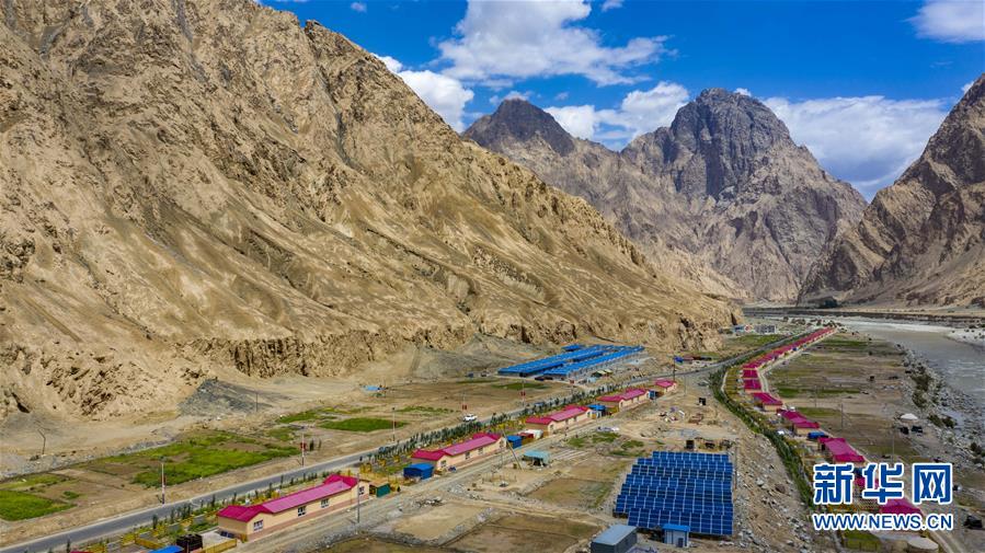 (新華全媒頭條·圖文互動)(6)旗引天山南北 譜寫發(fā)展新篇——以習(xí)近平同志為核心的黨中央關(guān)心新疆工作紀實
