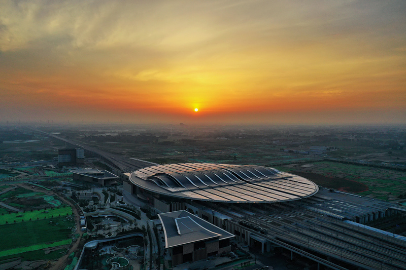 這是2021年7月1日拍攝的京雄城際鐵路雄安站。