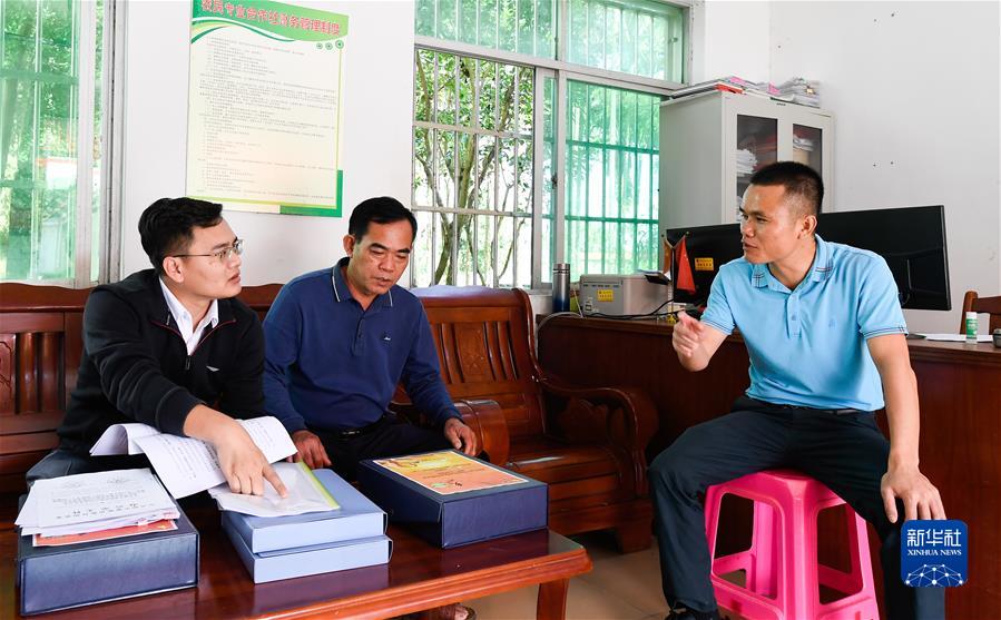 （新華全媒頭條·圖文互動(dòng)）（3）堅(jiān)定執(zhí)著打好黨風(fēng)廉政建設(shè)和反腐敗斗爭攻堅(jiān)戰(zhàn)持久戰(zhàn)——從十九屆中央紀(jì)委六次全會(huì)看全面從嚴(yán)治黨向縱深推進(jìn)