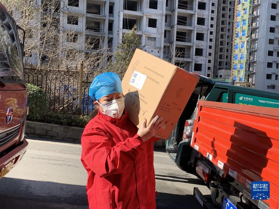 （新華全媒頭條·圖文互動）（4）習(xí)近平關(guān)心關(guān)懷勞動者的故事