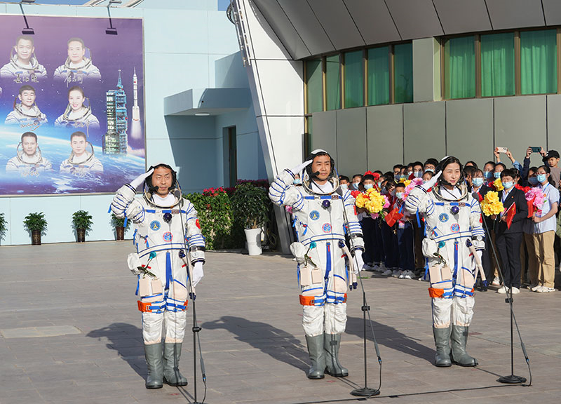 2022年6月5日，神舟十四號載人飛行任務航天員乘組出征儀式在酒泉衛(wèi)星發(fā)射中心問天閣廣場舉行。