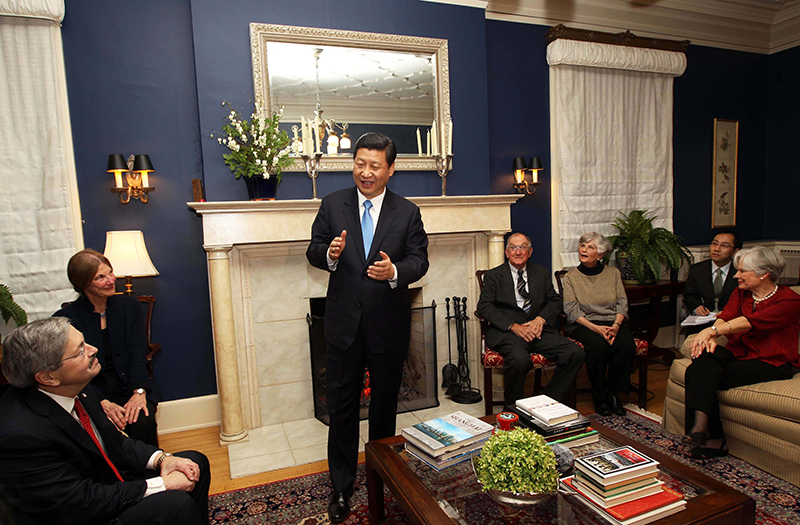 習(xí)近平2012年訪美時與老朋友敘舊場景。